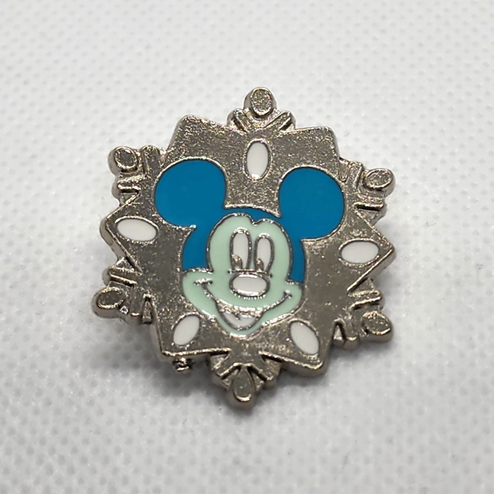 🌺 5/$25 Disney Mickey Mouse Snowflake Trading Pin‎